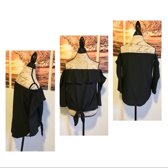❌SOLD❌ Black Off Shoulder Blouse - Picture 3 of 4
